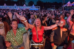 Zomerfestival.IJmuiden-zondag-23-juli-2023-Vrienden-van-Zomerfestival-IJmuiden-Publiek-Fotos-Fiona-Newsky-0320